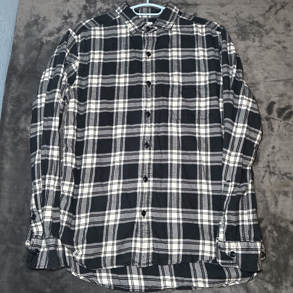 Uniqlo Men’s Flannel Shirt Size M Black Gray Plaid Button Up Long Sleeve
